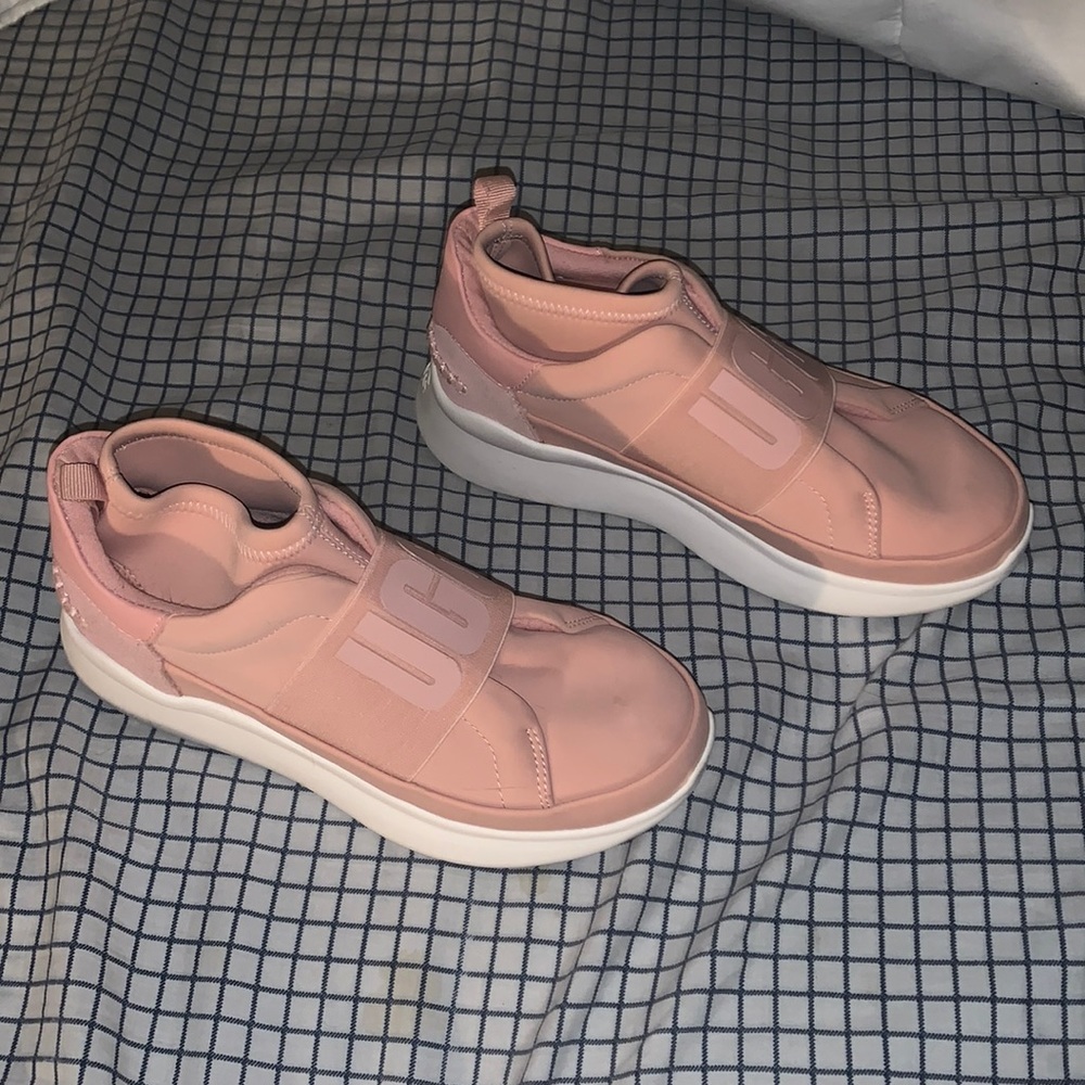 UGG